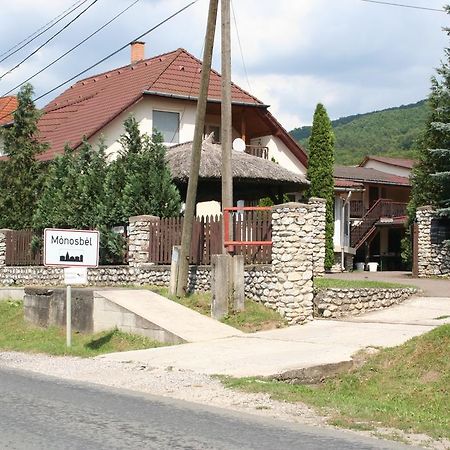 Horvath Vendeghaz Hotel Monosbel Екстериор снимка