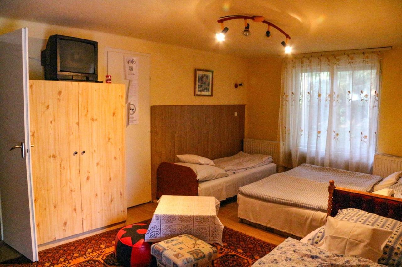 Horvath Vendeghaz Hotel Monosbel Екстериор снимка