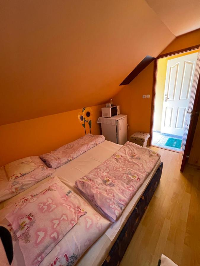 Horvath Vendeghaz Hotel Monosbel Екстериор снимка