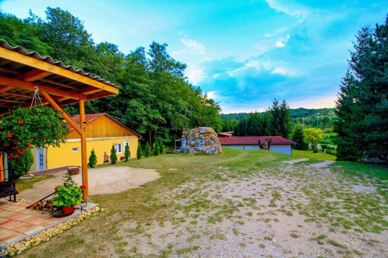 Horvath Vendeghaz Hotel Monosbel Екстериор снимка
