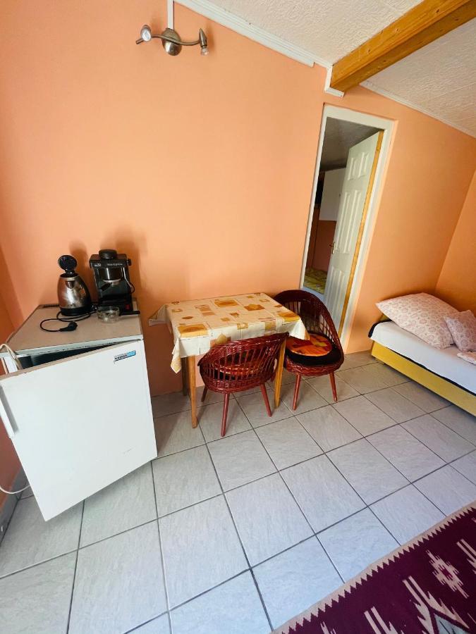 Horvath Vendeghaz Hotel Monosbel Екстериор снимка