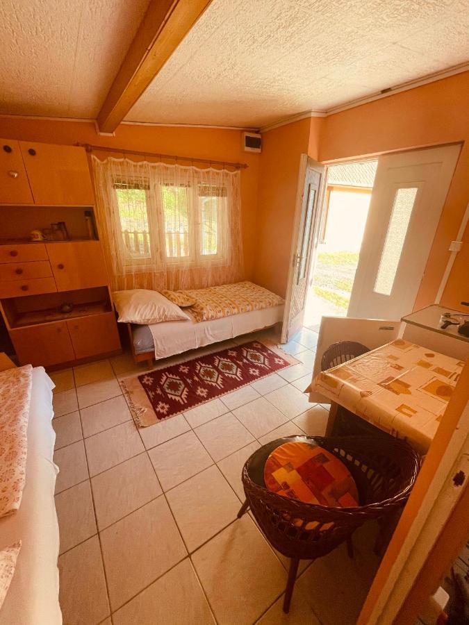 Horvath Vendeghaz Hotel Monosbel Екстериор снимка