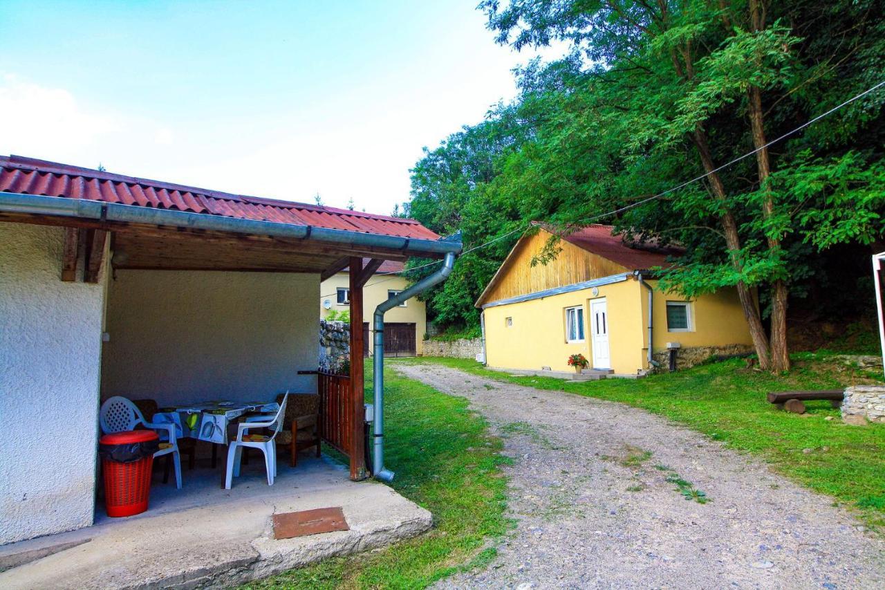 Horvath Vendeghaz Hotel Monosbel Екстериор снимка