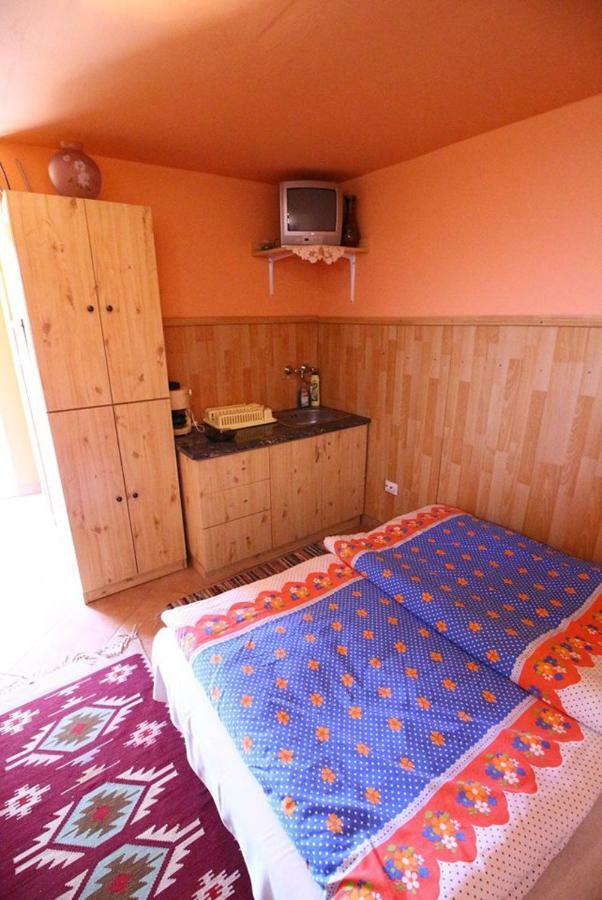 Horvath Vendeghaz Hotel Monosbel Екстериор снимка