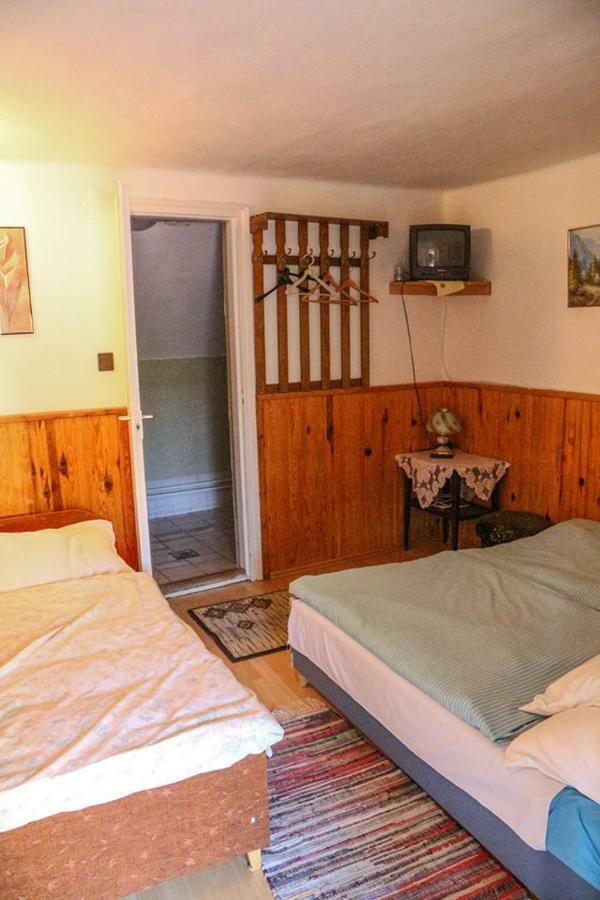 Horvath Vendeghaz Hotel Monosbel Екстериор снимка